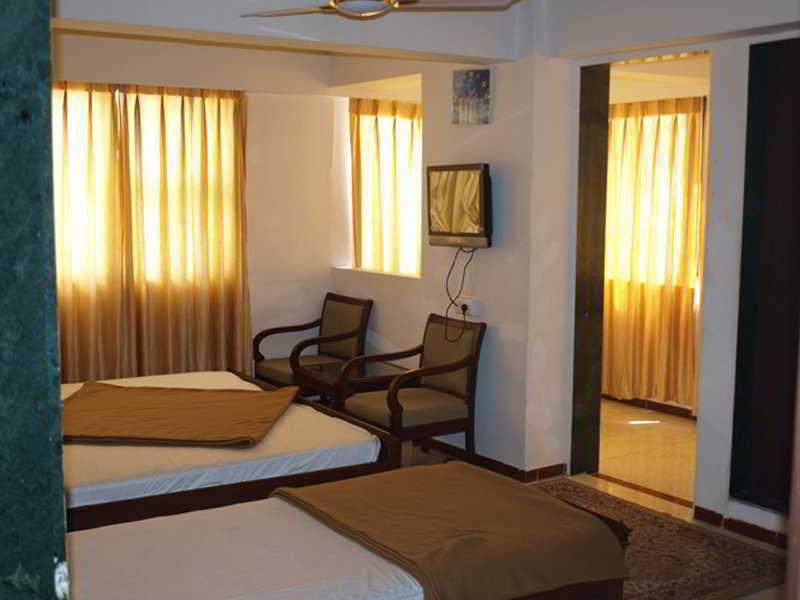 Hotel Maan Residency アーメダバード エクステリア 写真