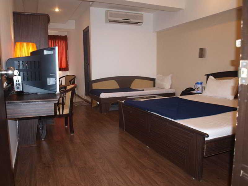 Hotel Maan Residency アーメダバード エクステリア 写真